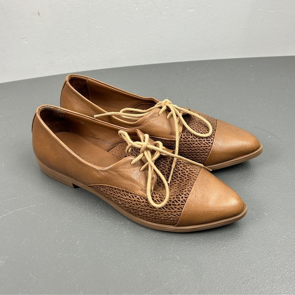 Bueno Leathet Pointed Toe Flats
